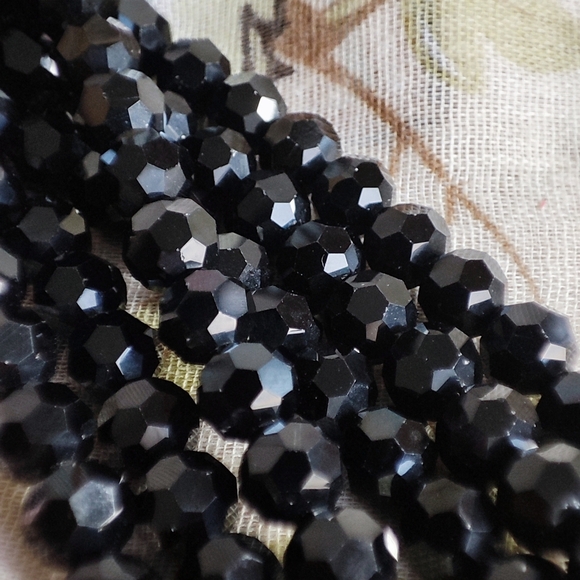 Vintage Black Round Glass Faceted Beaded Gold Tone Triple Strand Necklace EUC - Picture 6 of 9